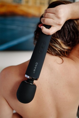 LE WAND MASSAGER BLACK (4).jpg