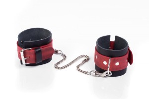 SKÓRZANE KAJDANKI EROTYCZNE - WHIPS Cuffs Crazy Horse Red, Small